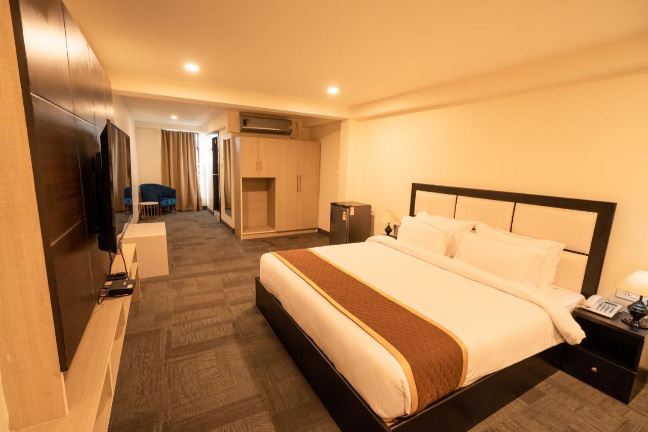 Royale Lalawi Hotel Aizawl Bagian luar foto
