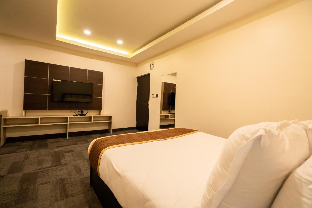 Royale Lalawi Hotel Aizawl Bagian luar foto
