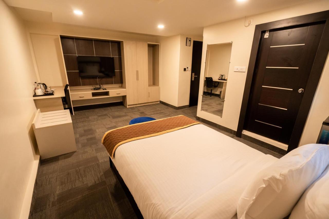 Royale Lalawi Hotel Aizawl Bagian luar foto