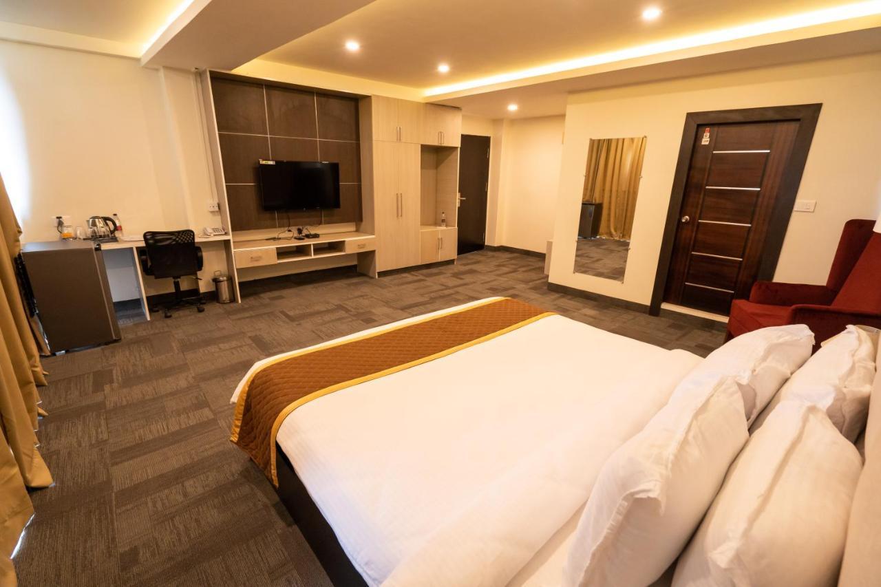 Royale Lalawi Hotel Aizawl Bagian luar foto