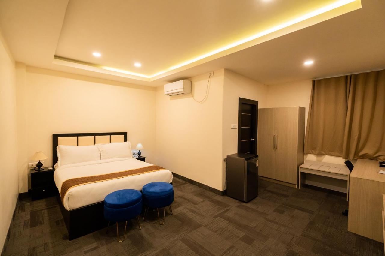Royale Lalawi Hotel Aizawl Bagian luar foto