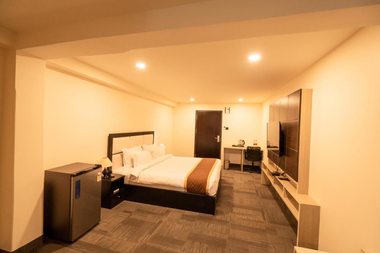 Royale Lalawi Hotel Aizawl Bagian luar foto